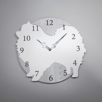 【ラッピング無料】名入れ・文字入れ ワンちゃん はみ出し壁掛け時計 ポメラニアン　白　クリーム　静音時計の画像