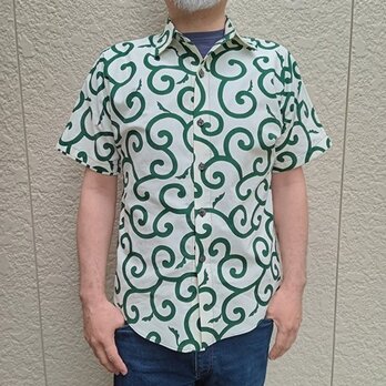 半袖和柄シャツ（大唐草模様）生成り×緑の画像