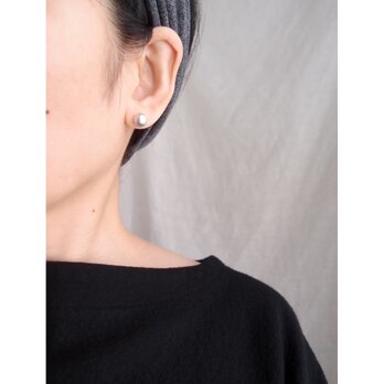 【K14gf】Baby Baroque Pearl Earrings／Gray・ベビーバロックパール スタッドピアス（M）の画像