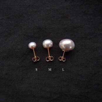 【K14gf】Baby Baroque Pearl Earrings／Gray・ベビーバロックパール スタッドピアス（S）の画像