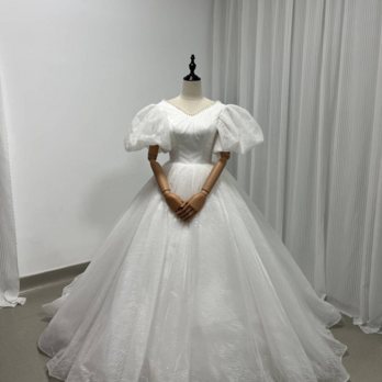 豪華！ウエディングドレス キラキラチュール Vネック パール パフスリーブ ファスナー 結婚式の画像