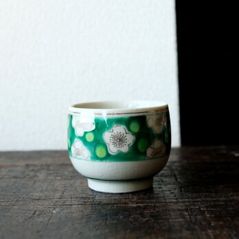 緑で可愛い◆キュートな梅。九谷焼　色絵金彩湯呑み　丁寧な暮らしに。昭和レトロ　インテリア　映えの画像