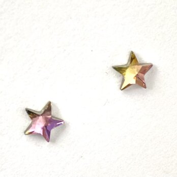 【オーストリア製　swarovski クリスタルヴィトレイルライト　小さい星　5㎜　の　ピアス】の画像