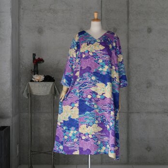 絹のワンピース/フリーサイズ　辻ヶ花風文様　 kimono　着物リメイクの画像