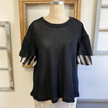 透かし編みネット素材❤️ストライプ柄フレア袖のトップス　黒（サイズフリーL）の画像