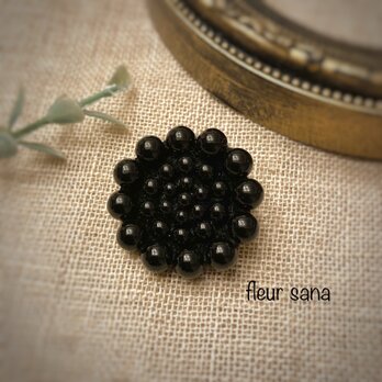 circle motif  ブラックビーズのサークルブローチ  black・black crochetの画像