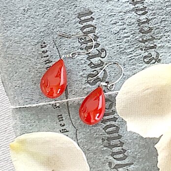 【Pt900】漆ピアス 赤 雫型 朱漆 フックピアス：プラチナピアス 還暦祝い プレゼント 漆アクセサリーの画像