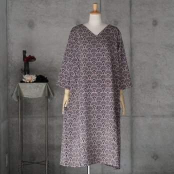 絹のワンピース/フリーサイズ　小花　 kimono　着物リメイクの画像