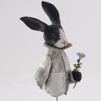 花とウサギ -  (塑像)の画像