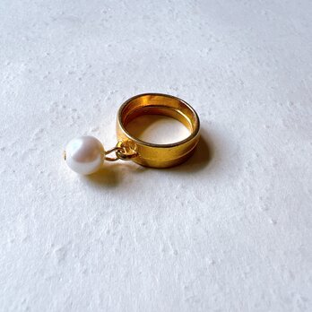 R284-ヴィンテージリング・france 1970〜80s Dangling pearl and gold-tone ringの画像