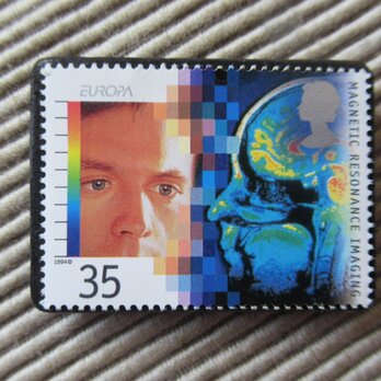 イギリス　切手ブローチ 9606の画像