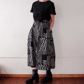 アフリカンプリント　タックギャザースカート  noir (ミディアム丈78cm)の画像