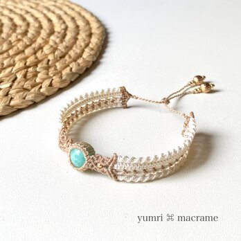 yumri ⌘ macrame 小さな天然石ときらめくシルク糸4連マクラメブレスレット[アマゾナイト]の画像