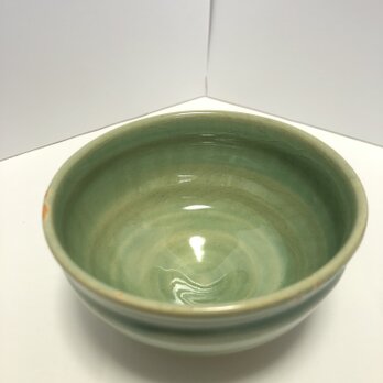 柔らかな黄緑スプリンググリーンの湯呑み持ちやすくて量もちょうどいい満水200mlの画像