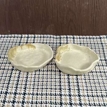 陶器 小皿　ベージュ＋薄茶 ２枚組【240414】の画像