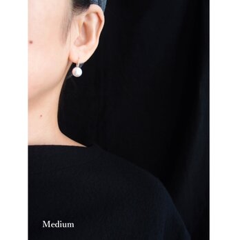 Baby Spoon Pearl Earrings【gold】ベビースプーン パールピアス（White／Medium）の画像