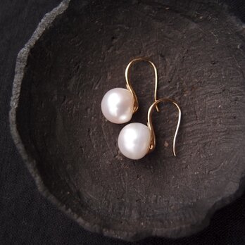 【White／Medium】Baby Spoon Pearl Earrings／ベビースプーン バロックパールピアスの画像