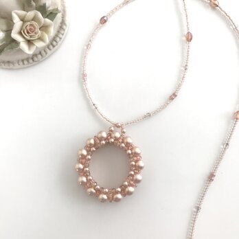 パール編みの サークル モチーフ ネックレス ピンク パステルカラービーズ サークルネックレス 桜色の画像