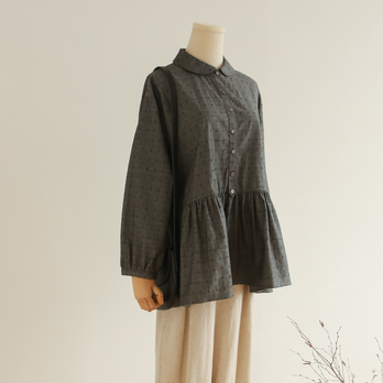 秋冬の装いに深みを添える　ジャガードデニムブラウス　丸襟ブラウス　かぶりタイプ　240412-1