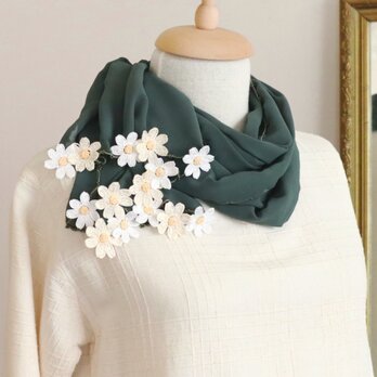 オヤレースの花付き シフォンストール「デイジー」アイビー・グリーンの画像