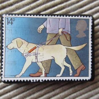 アップサイクル　イギリス　切手ブローチ 9612の画像