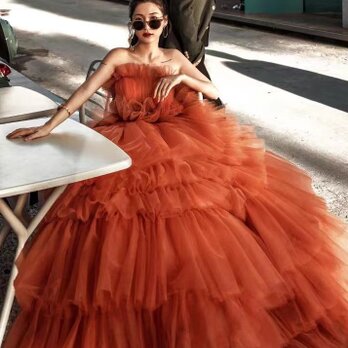 フランス風 カラードレス オレンジ ボリュームドレス ベアトップ デザイン感 前撮りの画像