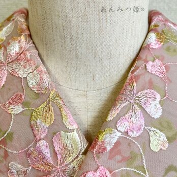 洗えるレース半衿  つやつやのお花の画像