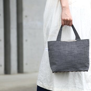 籐と布を組み合わせた手提げバッグ（会津木綿）黒スラブの画像