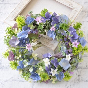 ブルーの紫陽花と涼やかなベルフラワー　リース：あじさい　ブルー　パープル　白　涼やか　の画像