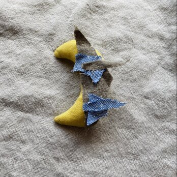 リネンと手縫いと糸のブローチ/ リネン　no.184の画像