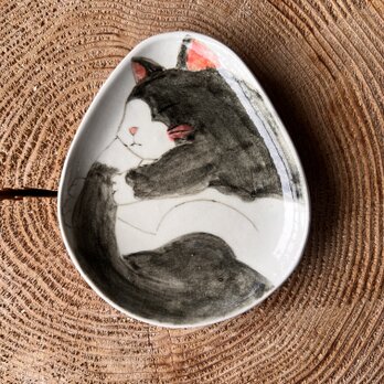 プレート皿・小皿【お皿に入っちゃったハチワレ猫さん】の画像