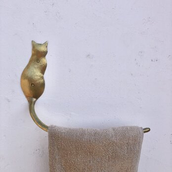 真鍮製　猫の後ろ姿のタオルハンガーの画像