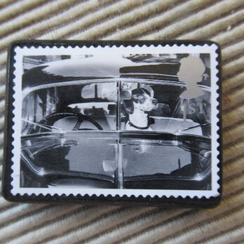 イギリス　犬切手ブローチ 9643の画像