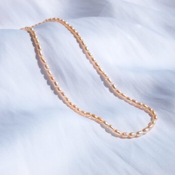 チェーンのように繊細な小粒パールのネックレス　コーラルピンクのケシパール　40cm-50cm 2wayの画像