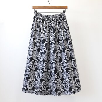 【即納】ノルディック調フラワー　綿麻ギャザースカート（ブラック フラワー）リネン 麻 モノトーン 黒の画像