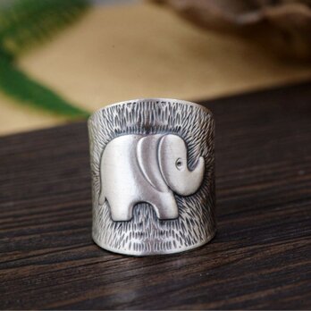 象モチーフのリング - 繊細な彫刻や細部までこだわった装飾を施す R222の画像