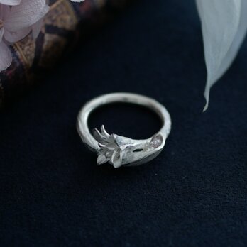 白い花の指輪　Pink diamondの画像