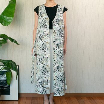 ☆30％OFF☆　お茶目なボタニカル柄コットンのジレワンピース【黒×草花柄・マキシ丈・M・一枚仕立て】の画像