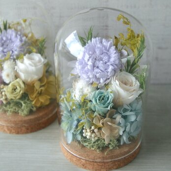 (仏花) お供え花 ガラスドーム -lavender blue-の画像