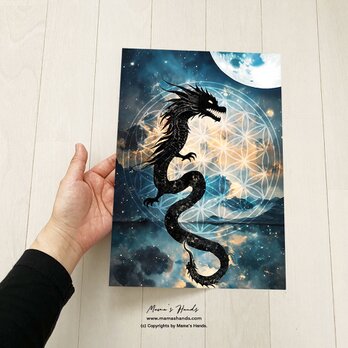 A4 ポスター フラワーオブライフを埋め込んだ 黒龍のお守り 神聖幾何学 スピリチュアル 開運 イラスト アートの画像