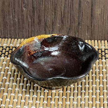 陶器 豆皿単品 六花弁　黒天目【240515】の画像