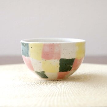 色化粧 格子模様のカップ 初夏の草花のイメージの画像