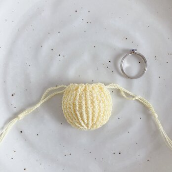 ミニまる巾着ポーチ・レモン・レース編み・コットン100％の画像