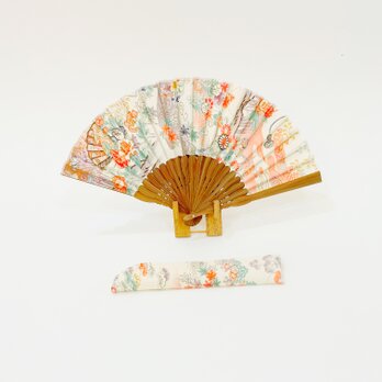 着物扇子　アンティークの絹の着物使用　日本の京都の職人が手仕事で制作　オンリーワン　プレゼントに最適 #61の画像