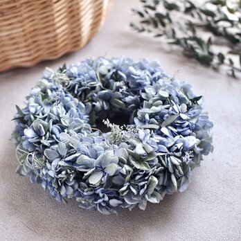 ニュアンスブルー　プリザーブド紫陽花のリースの画像