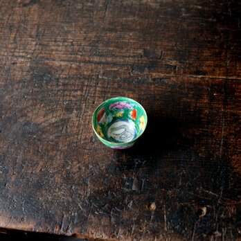 見込みに巳（蛇）◆中国出品　ライトグリーン　干支　色絵金彩小ぶり猪口　チャイナレトロ　シノワズリの画像