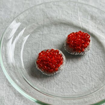【リネン×朱色ビーズ×まる】ピアス／イヤリングの画像