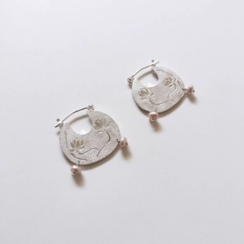 銀製 ピアス 蓮と淡水真珠(桐箱入)の画像