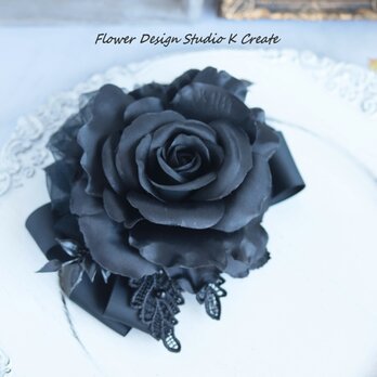 黒い薔薇とブラックベリーのヘアクリップ　成人式　卒業袴　ゴシック　黒い薔薇　髪飾り　黒　ブラック　の画像