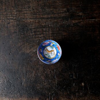 鮮やかな青◆見込みに戌（犬）。  中国景徳鎮　干支　色絵金彩小ぶり猪口　チャイナレトロ　シノワズリの画像